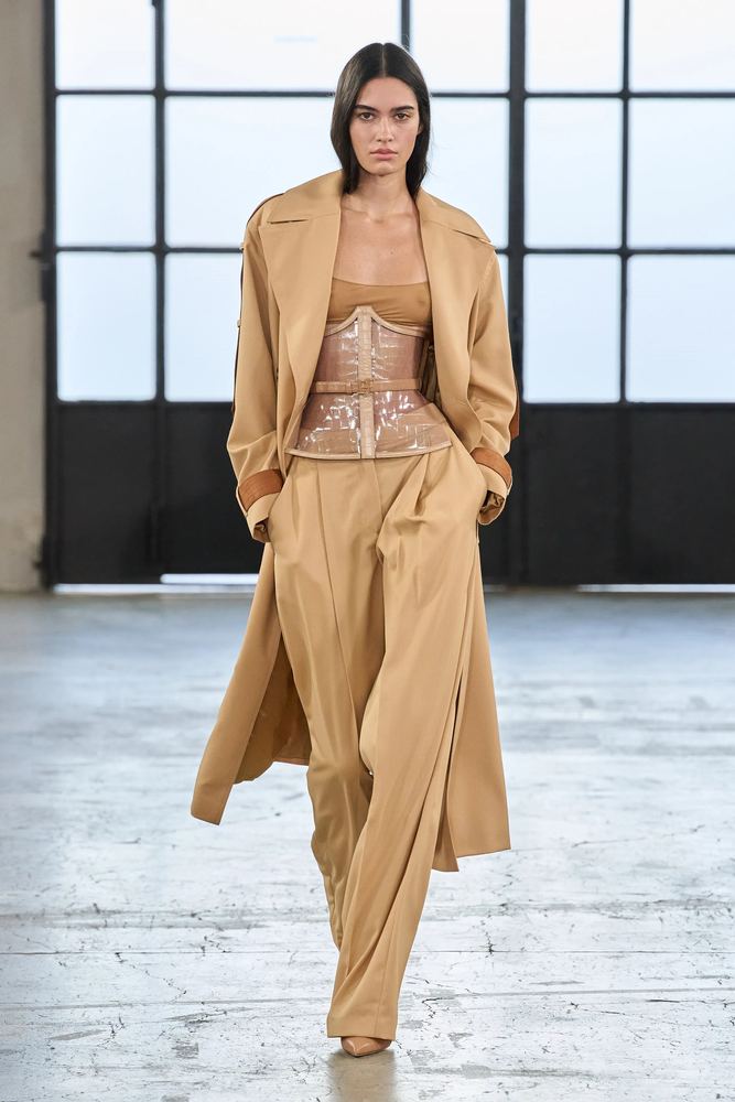 Sand trench coat and wide trousers with a sheer corset belt, Elisabetta Franchi S/S 27, Milan.