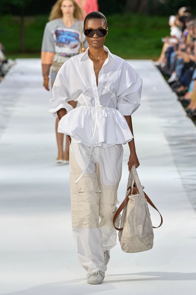 Ivory cargo pants with patch pockets under a cinched white poplin shirt, Stella McCartney S/S 27, Paris.
